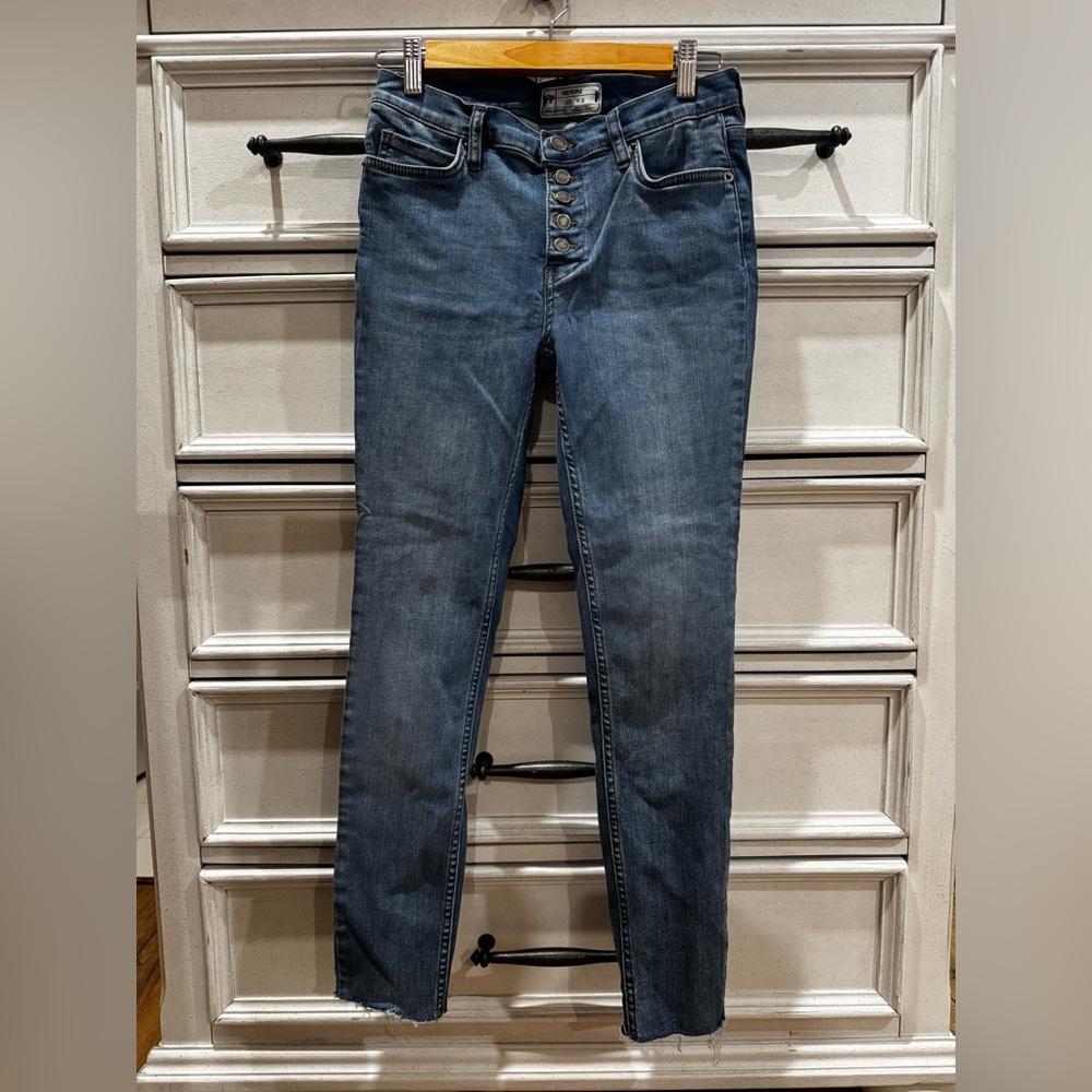 Free People Low Rise Skinny Blue Jeans Button Fly Closure Size 26